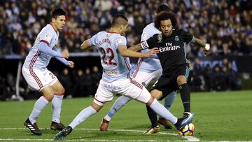 Marcelo, intentando irse de hasta tres jugadores del Celta durante el 2-2 del Real Madrid en Bala&iacute;dos. 