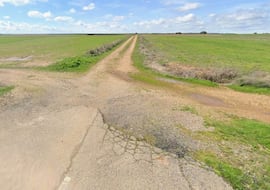 Está en España: la carretera de ciencia ficción donde el asfalto desaparece en medio de la nada