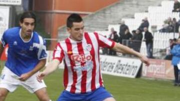 <b>NUEVA ADQUISICIÓN. </b>Isma López , que acumula siete goles en Liga, encara a un contrario con la camiseta del Lugo.