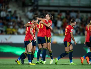 0-5. Jennifer Hermoso celebra el quinto gol que marca de penalti.
