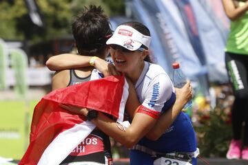 El abrazo final de Bárbara Riveros con Macarena Salazar...