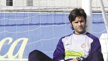 <b>OTRO QUE CAYÓ. </b>El central argentino Mauricio Pochettino no tuvo suerte en la sesión privada de ayer y se lesionó el gemelo de la pierna derecha.