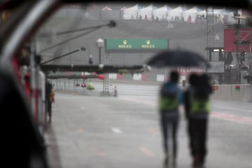 Los barcos de papel amenizan la lluvia en Suzuka