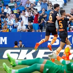 El Espanyol se vuelve a inmolar, el Valencia salva un punto inesperado