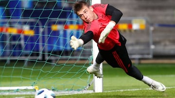 El Madrid debe decidir si Lunin (19 años) sale o se queda aprendiendo de Courtois y Keylor.
