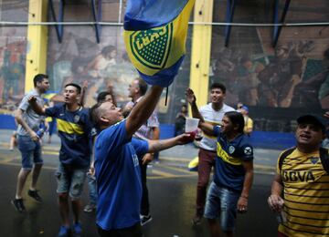 Aficionados de Boca esperando el inicio de partido.