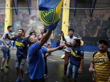 Aficionados de Boca esperando el inicio de partido.