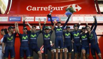 Los ciclistas del Movistar, que se ha proclamado vencedor, durante la primera etapa de la 69 edición de la Vuelta Ciclista a España 2014, una contrareloj por equipos de 12,6 kilómetros en la ciudad gaditana de Jerez de la Frontera. 