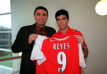 20 millones de euros pagó el Arsanel al Sevilla en la temporada 03/04 para fichar al jugador español nacido en Utrera. Tras su paso por el conjunto de Londres pasó por el Real Madrid y Atlético de Madrid.