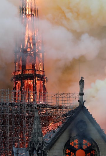 Devastador incendio de la catedral de Notre Dame, uno de los monumentos más emblemáticos de París.