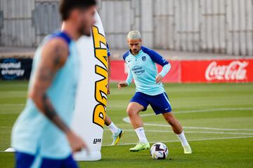 MAJADAHONDA (MADRID), 14/09/2022.- El delantero del Atlético de Madrid Antoine Griezmann durante el entrenamiento del equipo este miércoles en Majadahonda para preparar el encuentro de Liga que le medirá al Real Madrid este domingo. EFE/Atlético de Madrid ***SÓLO USO EDITORIAL/SÓLO DISPONIBLE PARA ILUSTRAR LA NOTICIA QUE ACOMPAÑA/CRÉDITO OBLIGATORIO***
