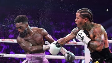 LAS VEGAS, NEVADA - JUNE 15: WBA lightweight champion Gervonta Davis (R) punches Frank Martin during a title fight at MGM Grand Garden Arena on June 15, 2024 in Las Vegas, Nevada. Davis retained his title with an eighth-round knockout.   Steve Marcus/Getty Images/AFP (Photo by Steve Marcus / GETTY IMAGES NORTH AMERICA / Getty Images via AFP)