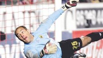 <b>GANA ENTEROS. </b>Aunque el objetivo prioritario es César, Lendoiro ha tanteado a Reina para el futuro.