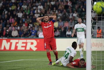 Koke, Helibelton Palacios y Matheus Cunha.