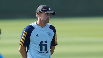 El seleccionador español, Luis Enrique, en el campo base de España en Qatar.