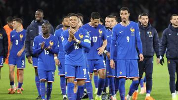SAINT DENIS (France), 13/11/2025.- Frances Kylian Mbappe (C) and teammates greet the fans after winning the 2026 FIFA World Cup European Qualifiers Group D soccer match between France and Ukraine in Saint Denis, near Paris, France, 13 November 2025. (Mundial de Fútbol, Francia, Ucrania) EFE/EPA/CHRISTOPHE PETIT TESSON