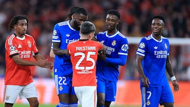 SL Benfica's Argentine forward #25 Gianluca Prestianni argues with Real Madrid's Brazilian forward #07 Vinicius Junior (R) during the UEFA Champions League knockout round play-off first leg football match between SL Benfica and Real Madrid CF at Estadio da Luz in Lisbon on February 17, 2026. (Photo by PATRICIA DE MELO MOREIRA / AFP)