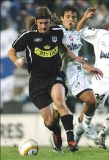 Tras buenas temporadas en Palestino y Puerto Montt, fue adquirido por el Cacique. Jugó 39 partidos y anotó dos goles, uno de ellos a la U. En 2010 estuvo un semestre en San Carlos.