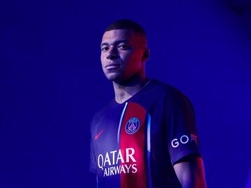 El conjunto parisino ha presentado la que será su nueva equipación para la temporada 23/24. En el acto promocional aparecen Lionel Messi y Kylian Mbappé.