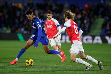 Álvaro Rodríguez, jugando ante Alex Král.