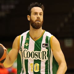 Pablo Almazán, capitán del Betis, se fractura el brazo derecho