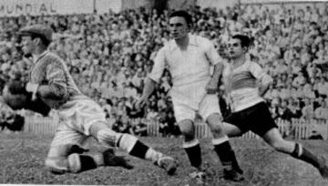 En 1935 el Sevilla consigue la Copa del Rey por aquella epoca denominada, La Copa del Presidente de la República. La final del torneo fue disputada por el Sabadell FC y el Sevilla FC. Se disputó a partido único en el Estadio de Chamartín de Madrid el día 30 de junio de 1935. En la imágen Eizaguirre guardameta del Sevilla detiene el balón.