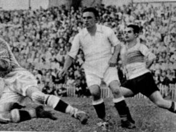 En 1935 el Sevilla consigue la Copa del Rey por aquella epoca denominada, La Copa del Presidente de la República. La final del torneo fue disputada por el Sabadell FC y el Sevilla FC. Se disputó a partido único en el Estadio de Chamartín de Madrid el día 30 de junio de 1935. En la imágen Eizaguirre guardameta del Sevilla detiene el balón.