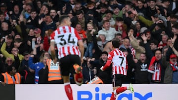 LONDON (United Kingdom), 25/10/2025.- Sunderland's Chemsdine Talbi celebrates scoring the 1-2 goal during the English Premier League match between Chelsea FC and AFC Sunderland, in London, Britain, 25 October 2025. (Reino Unido, Londres) EFE/EPA/DANIEL HAMBURY EDITORIAL USE ONLY. No use with unauthorized audio, video, data, fixture lists, club/league logos, 'live' services or NFTs. Online in-match use limited to 120 images, no video emulation. No use in betting, games or single club/league/player publications.