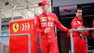 Mick Schumacher probó el Ferrari en Bahréin.