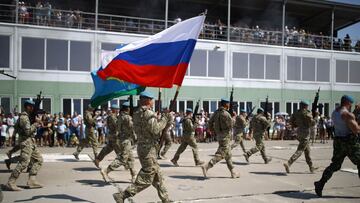 Militares rusos en un desfile