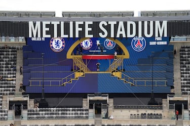 Meet Michael Buffer, the legendary ring announcer introducing Chelsea and PSG players at the Club World Cup final