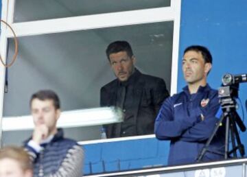 Min 0 | Atlético manager Simeone gets comfy to watch his boys from afar. No signs of any earpieces.