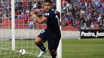 El jugador de Universidad de Chile Nicolas Guerra celebra su gol contra Deportes Temuco durante el partido por Copa Chile.