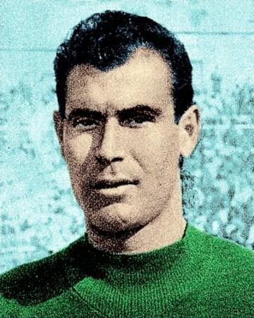 Cosme jugó en el Atlético de Madrid la temporada 28/29 y después, desde 1929 hasta 1931 en el Real Madrid.