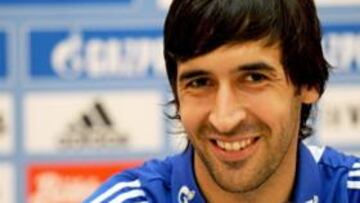 Raúl confirmó que seguirá en el Schalke: "Cumpliré mi contrato".