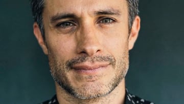 Polémica en la familia de Gael García Bernal: los selfies junto al cadáver del padre del actor