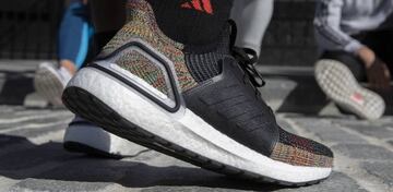 Zapatilla Ultraboost 19 Dark Pixel de Adidas