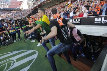 Fiesta en las calles de Valencia que alcanzó el éxtasis en Mestalla