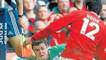 <b>DIOS APARECIÓ EN EL MILLENIUM. </b>O'Driscoll posa el segundo ensayo irlandés tras un gran contrapié.