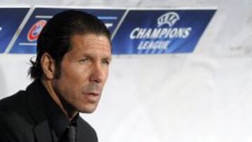El entrenador argentino del At. de Madrid, Diego Pablo Simeone, durante el encuentro correspondiente al grupo G de la liga de campeones, que han disputado esta noche frente al Austria de Viena en el estadio Ernst-Happel de Viena.