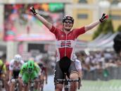 Greipel arrasa al sprint en la víspera del primer final en alto