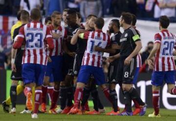 Gabi y Azpilicueta tuvieron m¨¢s que palabras.