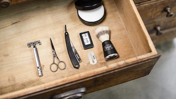 Comprar maquinilla de afeitar manual Wilkinson Sword Classic Premium para la barba en Amazon