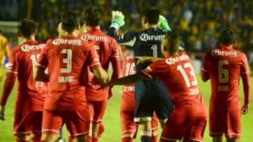 En un partido donde Alfredo Talavera se convirtió en la figura, los Diablos sacaron el empate del Universitario y ahora todo se definirá en la cancha del Nemesio Diez.