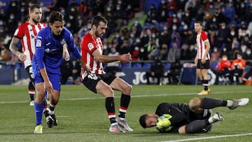 Lekue con Unai Sim&oacute;n ante el Getafe.