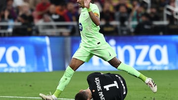 Athletic Bilbao's Spanish goalkeeper #1 Unai Simon saves the ball ahead of Barcelona's Brazilian forward #11 Raphinha during the Spanish Super Cup semi-final football match between Athletic Bilbao and Barcelona at the King Abdullah Sport City in Jeddah on January 8, 2025. (Photo by FADEL SENNA / AFP)