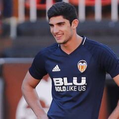 Guedes da pistas sobre su llegada a Valencia: aprueba a Gameiro