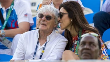 Bernie Ecclestone y Fabiana Flosi asistiendo a un partido de volley playa de los Juegos Olímpicos de Río.