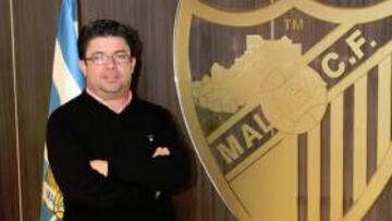 <b>EL FICHADOR. </b>Antonio Fernández, posando para AS en las oficinas de La Rosaleda.