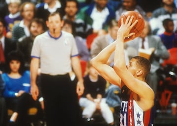 Maldito tras ser elegido en la segunda posición del draft de 1984 por delante de Michael Jordan (el primero fue Hakeem Olajuwon), la carrera de Bowie también estuvo marcada por las lesiones. Jamás disputó los 82 partidos de una temporada y se le vieron brotes verdes en momentos concretos, pero innumerables lesiones y cinco operaciones quirúrgicas que truncaron su vida deportiva, se retiró prematuramente en 1995 con un promedio de 10,9 puntos, 7,5 rebotes y 1,78 tapones por partido, y un porcentaje de 45,2% en tiros de campo.